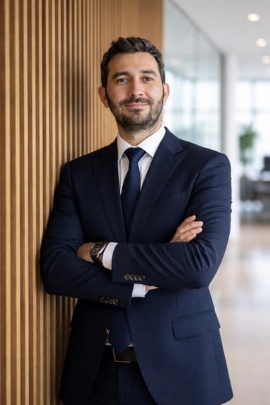 Foto profesional del miembro del equipo Marius Gheorghe, CEO y Co-Fundador en UP2DATE SOFTWARE