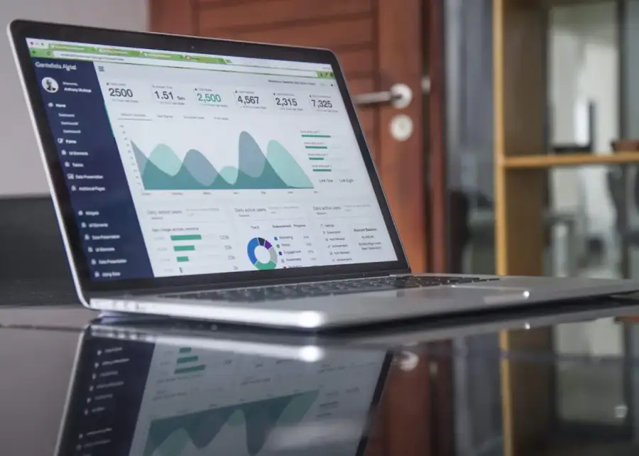 Software a medida vs soluciones estándar: cómo elegir